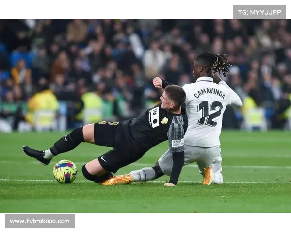 斯维德贝里梅开二度，成为伯纳乌之夜最亮之星。