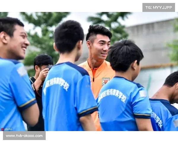 德甲俱乐部联合开展反种族歧视公益活动,球员参与校园宣讲 德甲俱乐部联合开展反种族歧视公益活动,球员参与校园宣讲